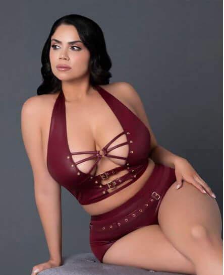 Lust Fetish Thalia Burgundy Queen Size lingerie set showcasing a model in a confident pose with stylish details.