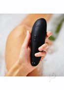 Woman holding the Womanizer Classic 2 Black in a bathtub showing the silky-smooth soft-touch surface.