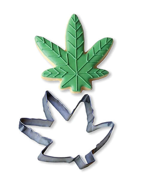 CANNABIS POT LEAF COOKIE CUTTER-1